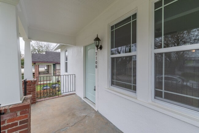 Photo - $300 off 2nd month's rent!! Spacious 2 Bed...