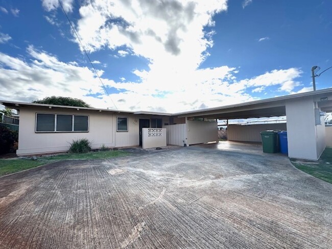 3 Bedroom, 1.5 Bathroom House - 3 Bedroom, 1.5 Bathroom House