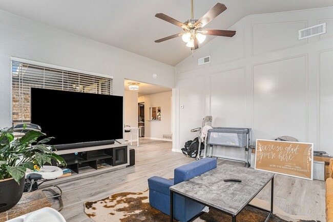 Photo - 2201 Jackson Cir