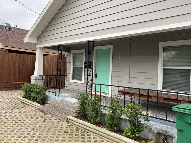 Building Photo - 4221 Marina St Rental