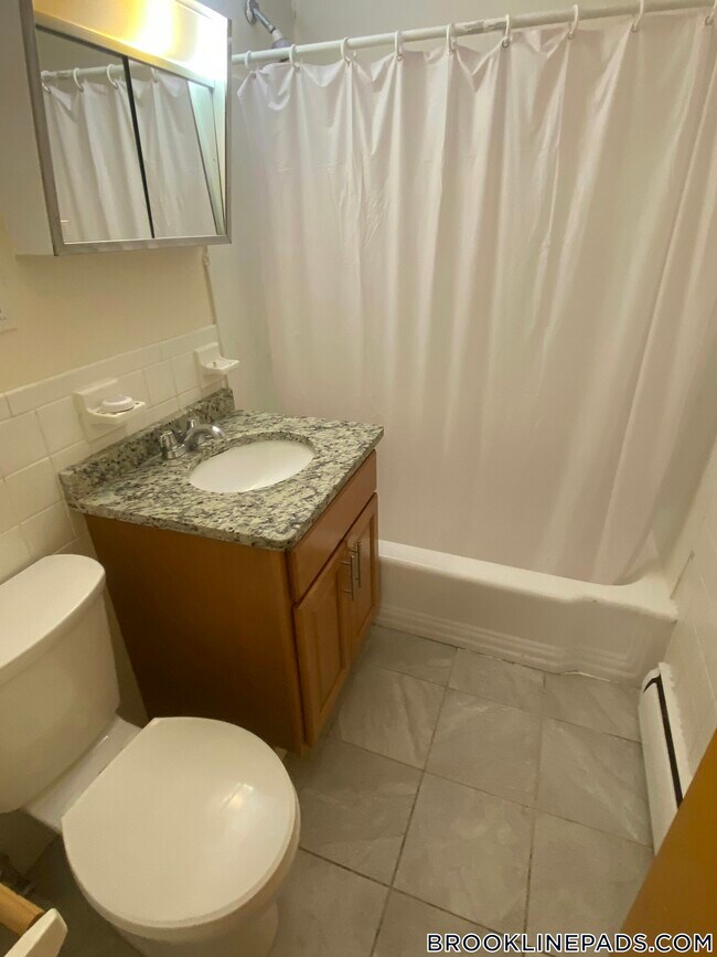 Photo - 110 Babcock St Unidad 28