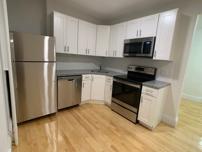 Building Photo - 456 Park Dr