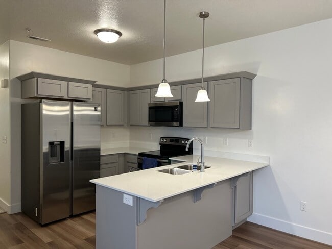 Photo - 684 N 380 W