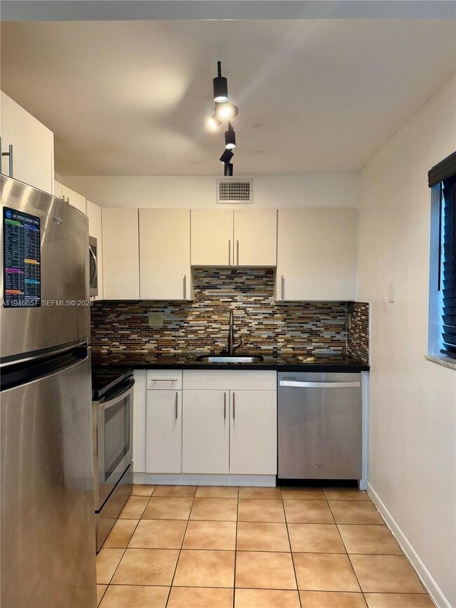 Photo - 9920 NW 68th Pl Unidad 110