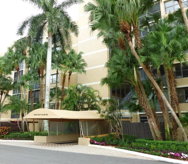 Building Photo - 16300 Golf Club Rd Unit 203