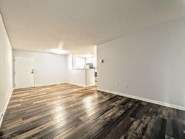 Photo - 408 E 15th St