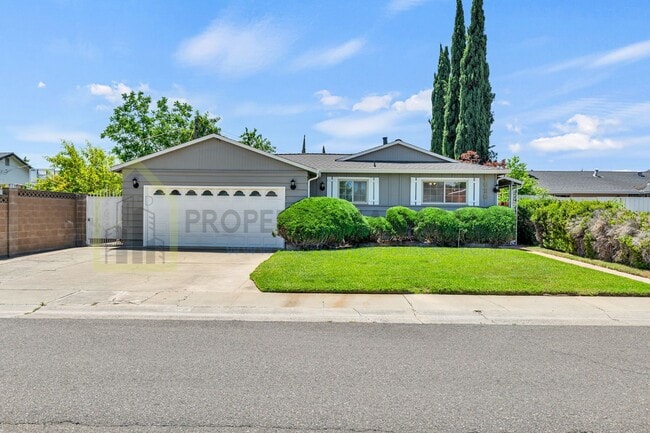 Charming 3-Bed Ranch Home with room for 4t... - Charming 3-Bed Ranch Home with room for 4t...