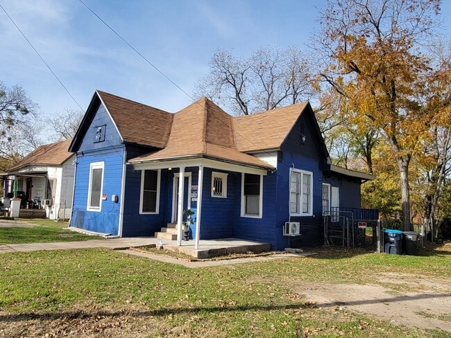 Photo - 1115 E Bluff St