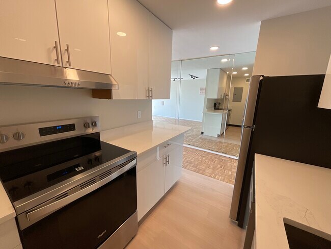 Building Photo - 1105 Massachusetts Ave Unit 9G