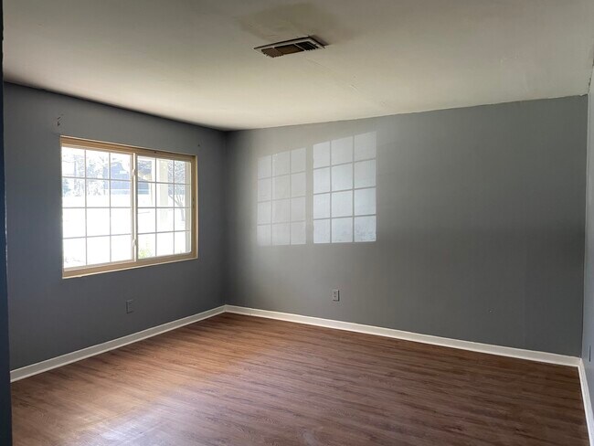 Photo - 2875 Hedgewood Dr NW