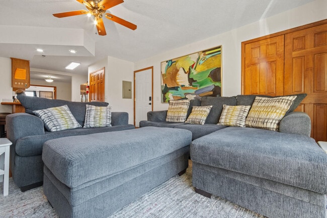 Photo - 204 Elmhurst Ct