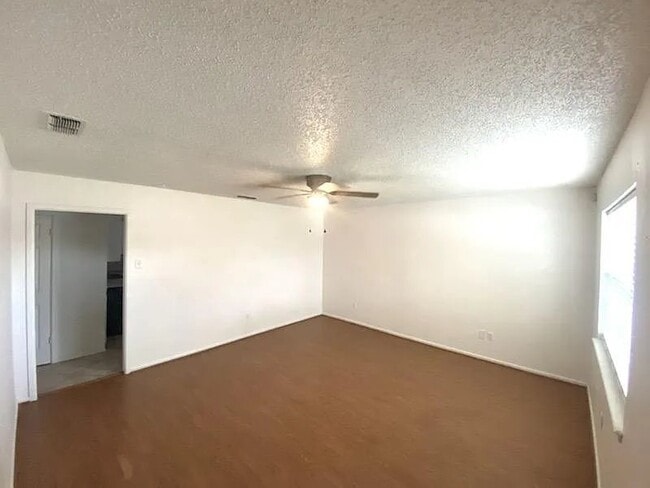 Photo - 4618 Fordham St