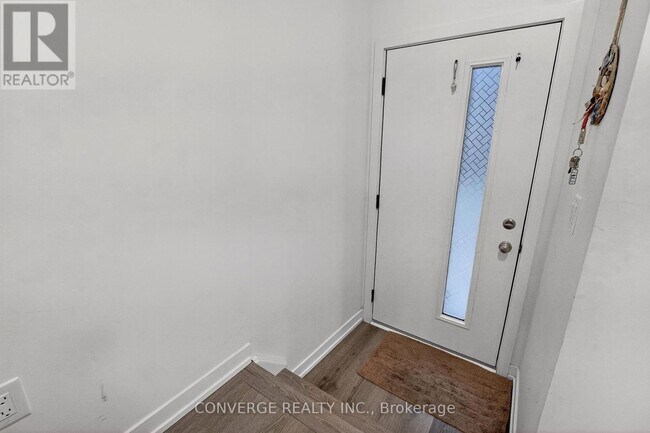 Photo - 781 Clare Ave