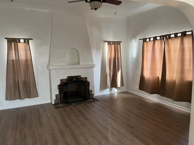 Living Room - 1511 S Cochran Ave Townhome