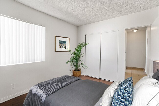 Photo - Nordhoff Apartments