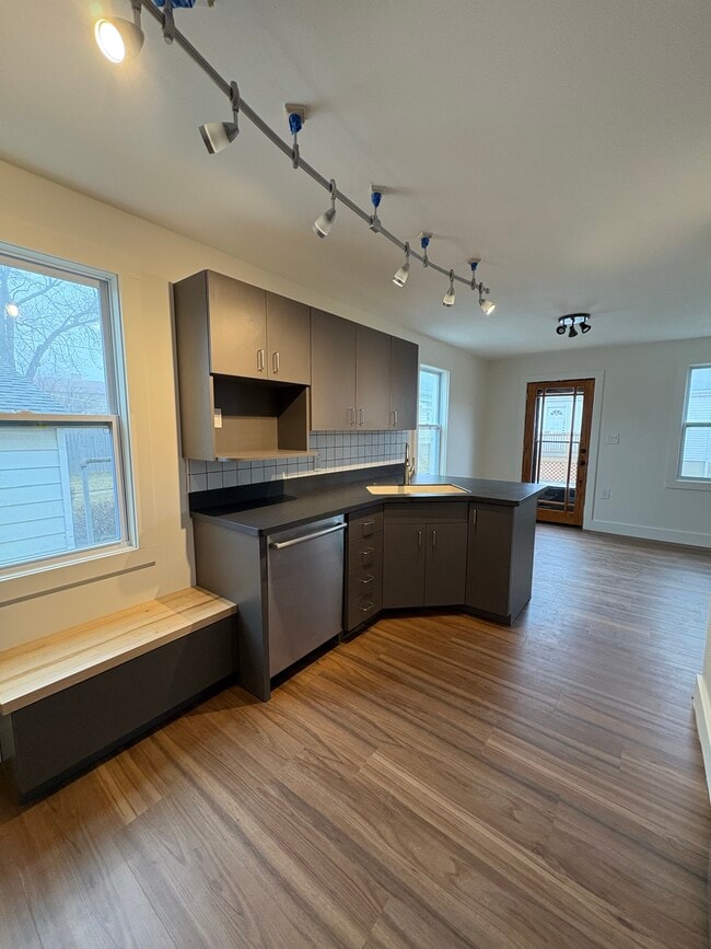 Kitchen - 1315A E Seeley St