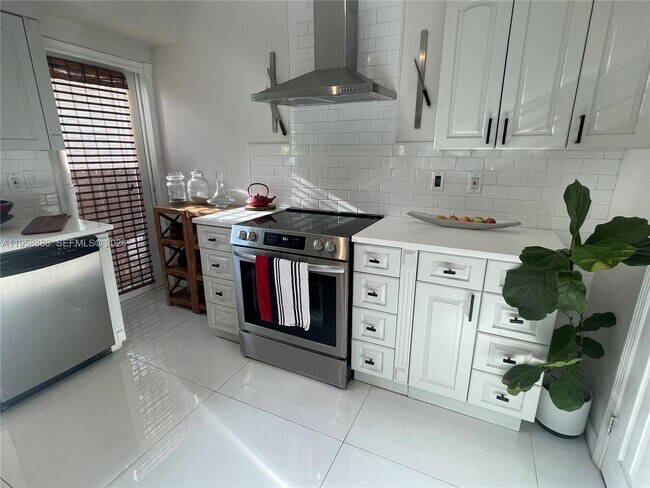 Photo - 759 NE 87th St