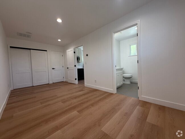 Building Photo - 27733 Dickens Ave Rental