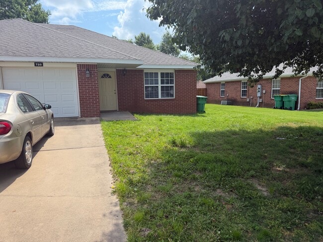 Building Photo - 720 Appleridge Dr
