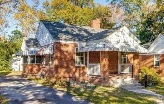 Building Photo - Cozy 2bd/1ba brick cottage near downtown C... Rental