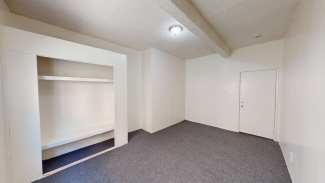 Building Photo - Beautiful Dormitory Style Housing Available Unit 5a - 2nd floor Rental
