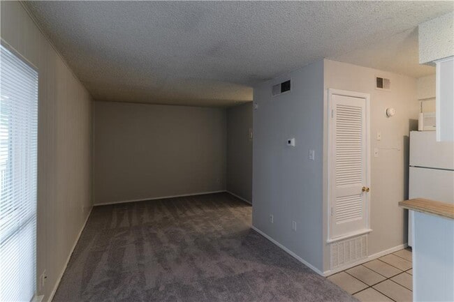 Photo - 1111 W 10th St Unidad 212