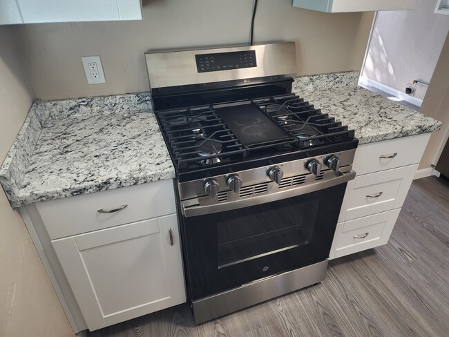 Photo - 696 Garfield Ave