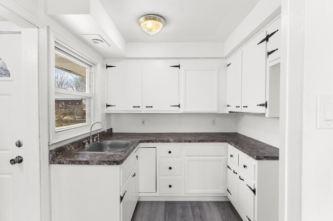 Photo - 368 Erskine Ave