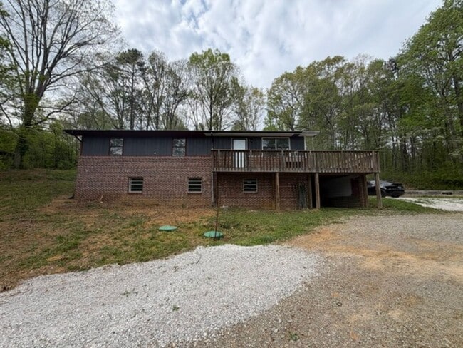 Building Photo - Lenoir City 37771 - 3 bedroom, 2 bath home - Contact Tara Hayes (865) 242-8010