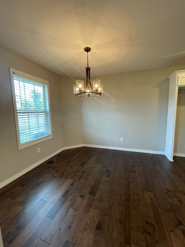 Photo - Executive Rental - Old Castle Estate Subdivision - Nixa