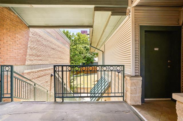 Photo - 1617 W Oleander St Unit 225