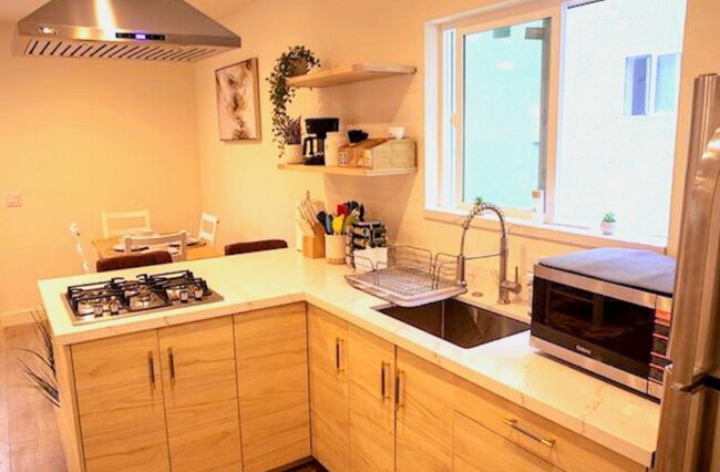 Photo - 129 W Howard St