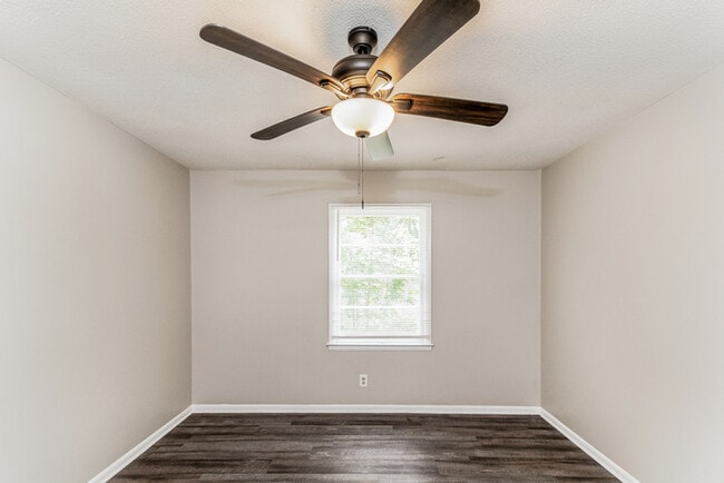 Photo - 8609 Lobelia St