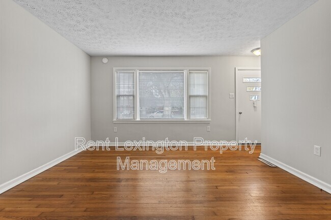 Photo - 702 Della Dr