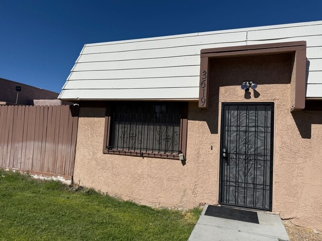 Building Photo - 3619 Villa Knolls E Dr Unit 3619 Villa Knolls East