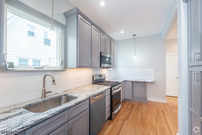Building Photo - 126 Birch St Rental