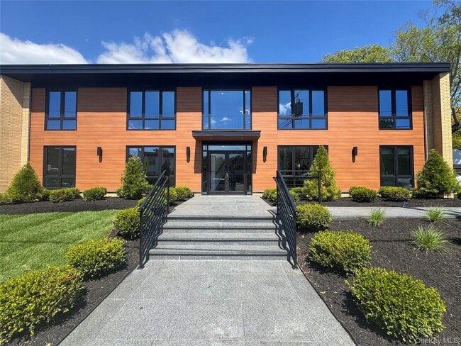 Building Photo - 325 Manville Rd Unit 201