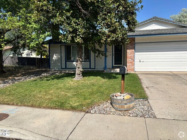 Building Photo - AVAILABLE IMMEDIATELY THIS HOME WON'T LAST...