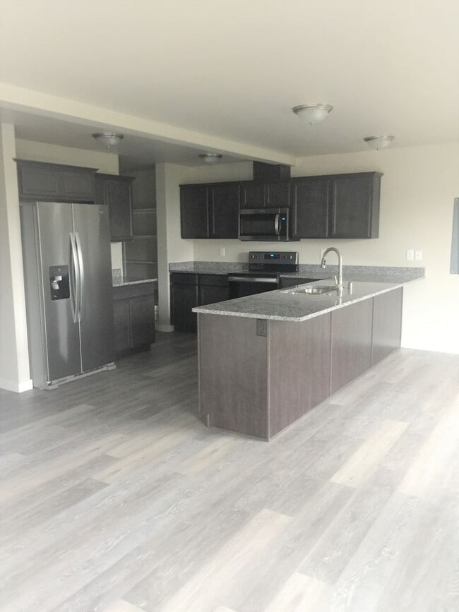 Photo - 1021 Newell St Unidad House