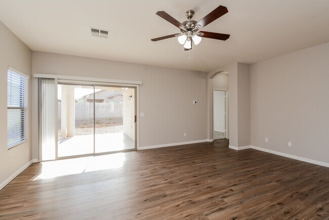 Photo - Inviting Single-Story Home in Surprise, AZ