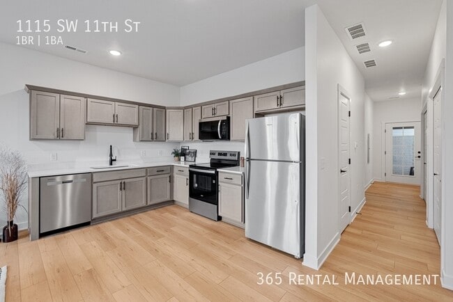 1115 SW 11th St