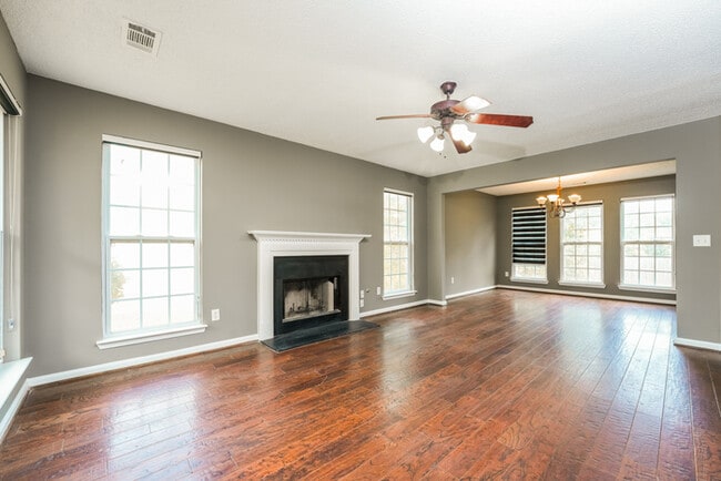 Photo - 5549 Village Ridge