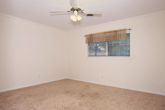 Photo - 115 Irwin Rd