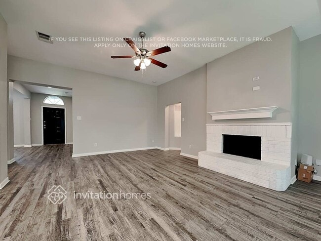 Photo - 205 Falling Leaves Trail