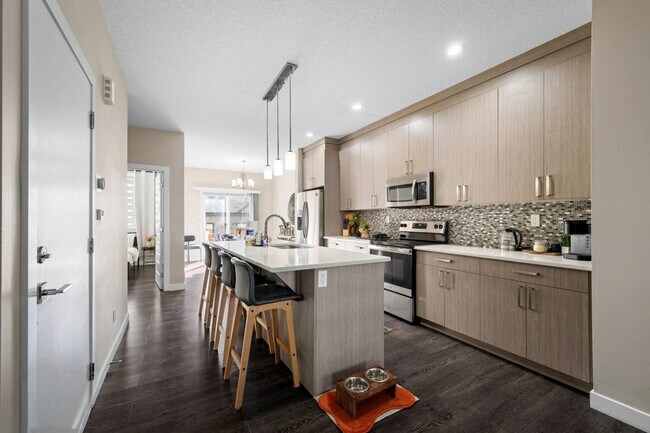 Photo - 10755-10792 92 St NW Unit ID1308639P