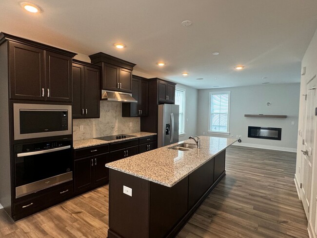 *Move In Special* BRAND NEW - 3 Bed | 2.5 ... - *Move In Special* BRAND NEW - 3 Bed | 2.5 ... Townhome