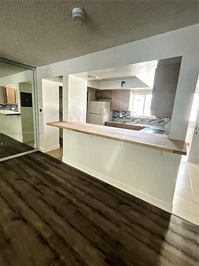 Photo - 201 NW 7th St Unidad 206