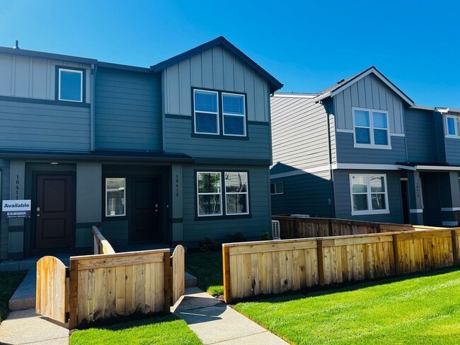 Building Photo - FREE RENT New Beauty! Location, location!!... Rental
