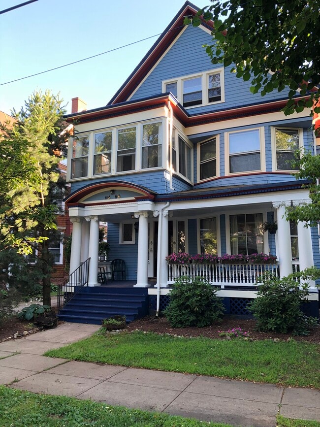 Building Photo - 94 Linden St Unit APT 2