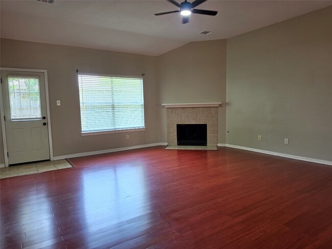 Building Photo - 7002 Plaza Del Sol Dr